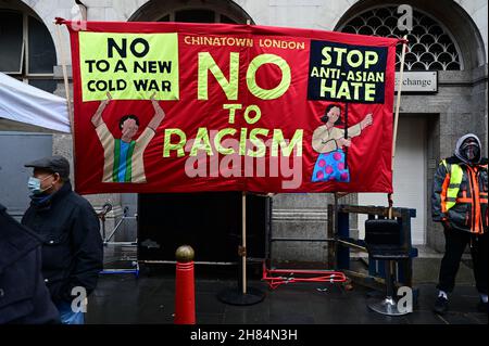 Kundgebung von Asiaten und Freunden, Nein zum neuen Kalten Krieg - Stoppt Rassismus - Stoppt asiatischen Hass, Chinatown London am 27th. November 2021. Stockfoto