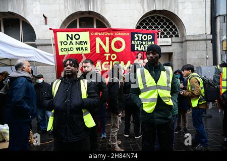 Kundgebung von Asiaten und Freunden, Nein zum neuen Kalten Krieg - Stoppt Rassismus - Stoppt asiatischen Hass, Chinatown London am 27th. November 2021. Stockfoto