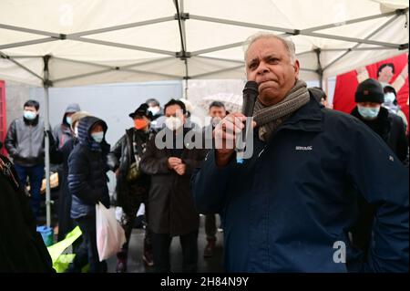 Sprecher Bobby Chan Rally, No to New Cold war - Stop Racism - Stop Asian Hate, Chinatown London am 27th. November 2021. Stockfoto