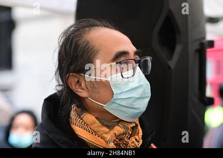 Sprecher Bobby Chan Rally, No to New Cold war - Stop Racism - Stop Asian Hate, Chinatown London am 27th. November 2021. Stockfoto