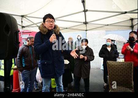 Sprecher Dr. Peng Wang wurde von einer Gruppe von feigen weißen Menschen brutal geschlagen, Nein zum Neuen Kalten Krieg - Stoppt Rassismus - Stoppt asiatischen Hass, Chinatown London am 27th. November 2021. Stockfoto