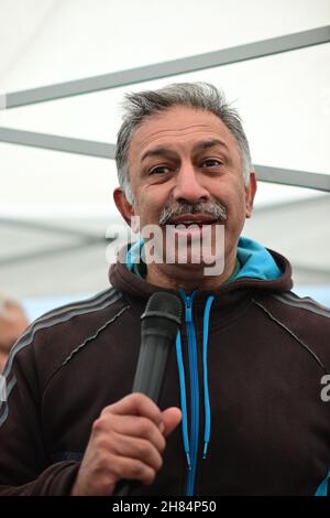 Sprecher Janpal Basran Rally, No to New Cold war - Stop Racism - Stop Asian Hate, Chinatown London am 27th. November 2021. Stockfoto