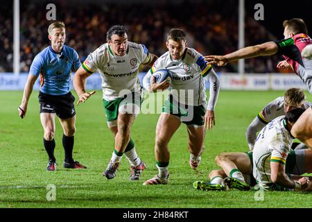 LONDON, GROSSBRITANNIEN. 27th, 2021. November. Ben White von London Irish in Aktion während der Gallagher Premiership Rugby Runde 9 Spiel zwischen Harlequins gegen London Irish im Twickenham Stoop Stadium am Samstag, den 27. November 2021. LONDON, ENGLAND. Kredit: Taka G Wu/Alamy Live Nachrichten Stockfoto