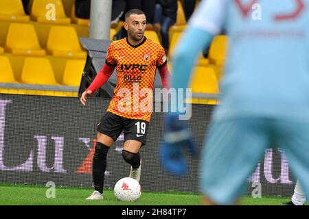 Benevento, Italien. 27th. November 2021. Roberto Insigne Spieler von Benevento, während des Spiels der italienischen Serie A Meisterschaft zwischen Benevento gegen Reggina, Endergebnis Benevento 4, Reggina 0, Spiel im Ciro Vigorito Stadion in Benevento gespielt. Benevento, Italien, 27. November 2021. (Foto von Vincenzo Izzo/Sipa USA) Quelle: SIPA USA/Alamy Live News Stockfoto