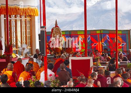 Disket, Nubra Valley. Indien. 13. Juli 2017. Seine Heiligkeit, der Dalai Lama, 14, hat drei Tage lang über Kamalashilas „Phasen der Meditation“ gelehrt. Stockfoto