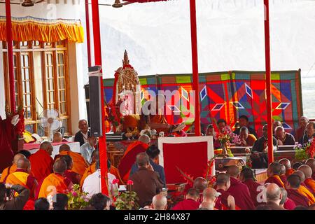 Disket, Nubra Valley. Indien. 13. Juli 2017. Seine Heiligkeit, der Dalai Lama, 14, hat drei Tage lang über Kamalashilas „Phasen der Meditation“ gelehrt. Stockfoto