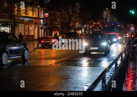 Brentwood, Großbritannien. 27th. November 2021. Brentwood Essex 27th Nov. 2021 Brentwood High Street und Umgebung als Covid-19-Variante des Konzerns (B 1,1.529), Omicron, wurde in Brentwood Essex identifiziert die Regierung hat bekannt gegeben Kredit: Ian Davidson/Alamy Live News Stockfoto