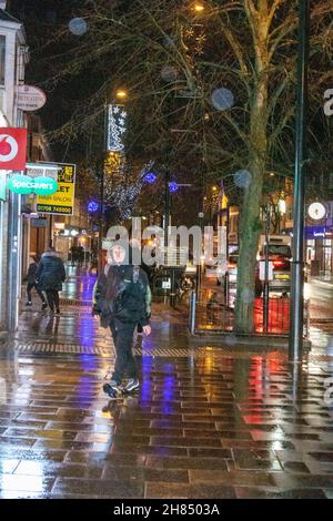 Brentwood, Großbritannien. 27th. November 2021. Brentwood Essex 27th Nov. 2021 Brentwood High Street und Umgebung als Covid-19-Variante des Konzerns (B 1,1.529), Omicron, wurde in Brentwood Essex identifiziert die Regierung hat bekannt gegeben Kredit: Ian Davidson/Alamy Live News Stockfoto