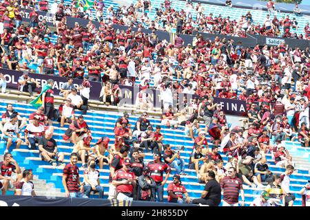 27. November 2021, uruguai, montevideo, USA: CONMEBOL Libertadores Finale: Palmeiras und Flamengo. 27. November 2021, Montevideo, Uruguay: Fans kurz vor dem Fußballspiel zwischen Palmeiras und Flamengo im Centenario-Stadion in Montevideo, Uruguay, gültig für das Finale der CONMEBOL Libertadores am Samstag (27). Bild: Leco Viana/TheNews2 (Bild: © Leco Viana/TheNEWS2 via ZUMA Press Wire) Stockfoto