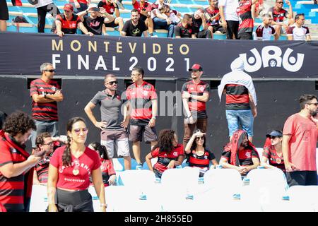 27. November 2021, uruguai, montevideo, USA: CONMEBOL Libertadores Finale: Palmeiras und Flamengo. 27. November 2021, Montevideo, Uruguay: Fans kurz vor dem Fußballspiel zwischen Palmeiras und Flamengo im Centenario-Stadion in Montevideo, Uruguay, gültig für das Finale der CONMEBOL Libertadores am Samstag (27). Bild: Leco Viana/TheNews2 (Bild: © Leco Viana/TheNEWS2 via ZUMA Press Wire) Stockfoto