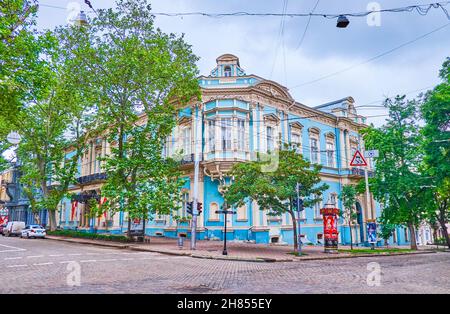 ODESSA, UKRAINE - 19. Juni 2021: Das historische Gebäude des West- und Ostkunstmuseums im historischen Zentrum der Stadt, am 19. Juni in Odessa Stockfoto