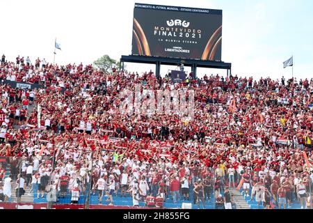 27. November 2021, uruguai, montevideo, USA: CONMEBOL Libertadores Finale: Palmeiras und Flamengo. 27. November 2021, Montevideo, Uruguay: Fans kurz vor dem Fußballspiel zwischen Palmeiras und Flamengo im Centenario-Stadion in Montevideo, Uruguay, gültig für das Finale der CONMEBOL Libertadores am Samstag (27). Bild: Leco Viana/TheNews2 (Bild: © Leco Viana/TheNEWS2 via ZUMA Press Wire) Stockfoto