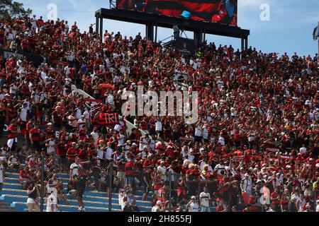 27. November 2021, uruguai, montevideo, USA: CONMEBOL Libertadores Finale: Palmeiras und Flamengo. 27. November 2021, Montevideo, Uruguay: Fans kurz vor dem Fußballspiel zwischen Palmeiras und Flamengo im Centenario-Stadion in Montevideo, Uruguay, gültig für das Finale der CONMEBOL Libertadores am Samstag (27). Bild: Leco Viana/TheNews2 (Bild: © Leco Viana/TheNEWS2 via ZUMA Press Wire) Stockfoto