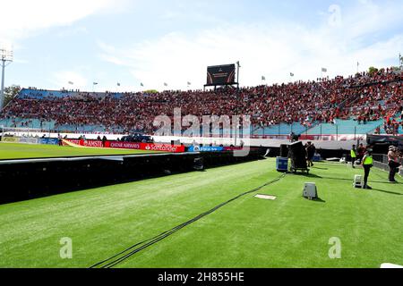 27. November 2021, uruguai, montevideo, USA: CONMEBOL Libertadores Finale: Palmeiras und Flamengo. 27. November 2021, Montevideo, Uruguay: Fans kurz vor dem Fußballspiel zwischen Palmeiras und Flamengo im Centenario-Stadion in Montevideo, Uruguay, gültig für das Finale der CONMEBOL Libertadores am Samstag (27). Bild: Leco Viana/TheNews2 (Bild: © Leco Viana/TheNEWS2 via ZUMA Press Wire) Stockfoto