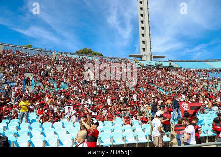 27. November 2021, uruguai, montevideo, USA: CONMEBOL Libertadores Finale: Palmeiras und Flamengo. 27. November 2021, Montevideo, Uruguay: Fans kurz vor dem Fußballspiel zwischen Palmeiras und Flamengo im Centenario-Stadion in Montevideo, Uruguay, gültig für das Finale der CONMEBOL Libertadores am Samstag (27). Bild: Leco Viana/TheNews2 (Bild: © Leco Viana/TheNEWS2 via ZUMA Press Wire) Stockfoto