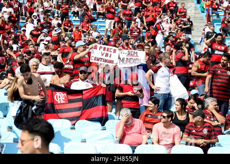 27. November 2021, uruguai, montevideo, USA: CONMEBOL Libertadores Finale: Palmeiras und Flamengo. 27. November 2021, Montevideo, Uruguay: Fans kurz vor dem Fußballspiel zwischen Palmeiras und Flamengo im Centenario-Stadion in Montevideo, Uruguay, gültig für das Finale der CONMEBOL Libertadores am Samstag (27). Bild: Leco Viana/TheNews2 (Bild: © Leco Viana/TheNEWS2 via ZUMA Press Wire) Stockfoto