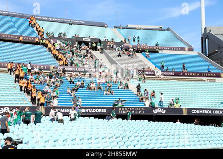 27. November 2021, uruguai, montevideo, USA: CONMEBOL Libertadores Finale: Palmeiras und Flamengo. 27. November 2021, Montevideo, Uruguay: Fans kurz vor dem Fußballspiel zwischen Palmeiras und Flamengo im Centenario-Stadion in Montevideo, Uruguay, gültig für das Finale der CONMEBOL Libertadores am Samstag (27). Bild: Leco Viana/TheNews2 (Bild: © Leco Viana/TheNEWS2 via ZUMA Press Wire) Stockfoto