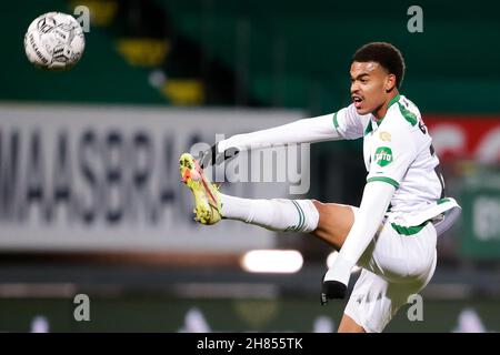 SITTARD, NIEDERLANDE - 27. NOVEMBER: Cyril Ngonge vom FC Groningen während des niederländischen Eredivisie-Spiels zwischen Fortuna Sittard und FC Groningen am 27. November 2021 im Fortuna Sittard Stadion in Sittard, Niederlande (Foto: Broer van den Boom/Orange Picts) Stockfoto