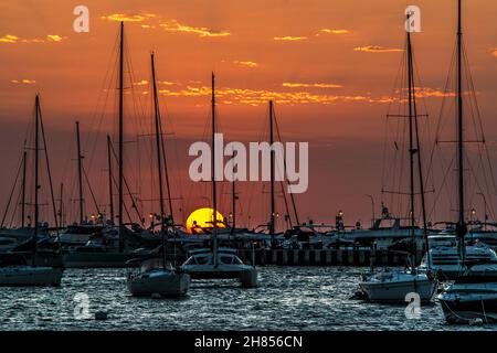 Sonnenuntergang, Boote und einen schönen Blick auf Punta Del Este, Uruguay. Stockfoto