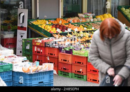 Ein Obststand auf dem Karmelitermarkt in Wien, Österreich, Europa - Ein Obststand auf dem Karmelitermarkt in Wien, Österreich, Europa - Stockfoto