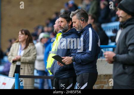 GILLINGHAM, GBR. NOV 27th Danny Cowley Manager von Portsmouth beim Sky Bet League 1 Spiel zwischen Gillingham und Portsmouth im MEMS Priestfield Stadium, Gillingham am Samstag, 27th. November 2021. (Kredit: Tom West | MI News) Kredit: MI Nachrichten & Sport /Alamy Live News Stockfoto