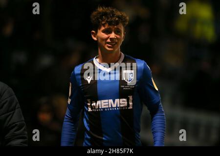 GILLINGHAM, GBR. NOV 27th Daniel Adshead von Gillingham kommt verletzt während des Sky Bet League 1-Spiels zwischen Gillingham und Portsmouth im MEMS Priestfield Stadium, Gillingham, am Samstag, den 27th. November 2021. (Kredit: Tom West | MI News) Kredit: MI Nachrichten & Sport /Alamy Live News Stockfoto