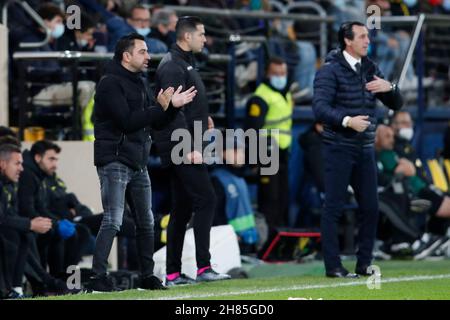 27th. November 2021; Estadio La Ceramica, Vila Real, Spanien; La Liga Football, Villarreal CF gegen FC Barcelona; Xavi Hernandez neuer Manager des FC Barcelona und Villarreal CF-Cheftrainer Unai Emery Stockfoto