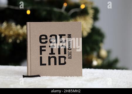 Eat Finland Helsinki 2020 Restaurant-Rabattbuch fotografiert vor einer Weihnachtssaison am 2019. Dezember, Espoo Finland. Stockfoto