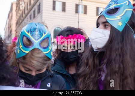 Rom, Italien. 27th. November 2021. Nationale Demonstration in Rom, organisiert von der Non Una Di Meno Vereinigung gegen Gewalt gegen Frauen. (Bild: © Matteo Nardone/Pacific Press via ZUMA Press Wire) Stockfoto