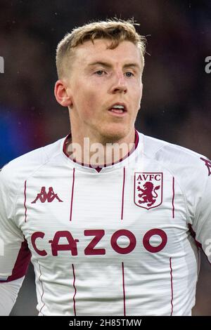 LONDON, ENGLAND - 27. NOVEMBER: Matt Targett während des Premier League-Spiels zwischen Crystal Palace und Aston Villa im Selhurst Park am 27. November 2021 in London, England. (Foto von Sebastian Frej) Kredit: Sebo47/Alamy Live News Stockfoto