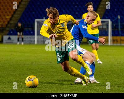 McDiarmid Park, Perth, Großbritannien. 27th. November 2021. Scottish Premier League Football, St Johnstone versus Hibernian; Scott Allan von Hibernian Credit: Action Plus Sports/Alamy Live News Stockfoto