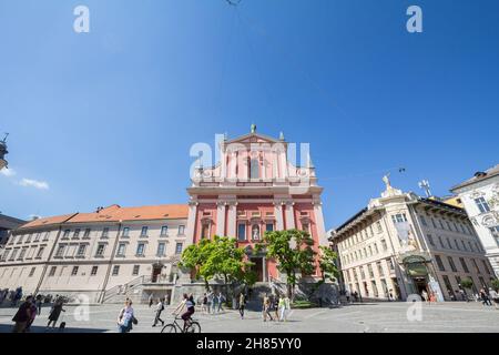 Bild der franziskanerkirche der Verkündigung in der Abenddämmerung in Ljubljana, Slowenien. Die Franziskanerkirche der Verkündigung, oder Franciskanska cerke Stockfoto