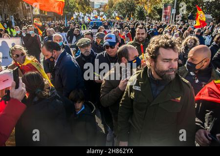 Madrid, Madrid, Spanien. 27th. November 2021. Die Jusapol-Plattform und die übrigen Organisationen der nationalen Polizei, der Zivilgarde, der regionalen und lokalen Polizei haben diesen Samstag die Demonstration gegen die Reform des Bürgersicherheitsgesetzes von 2015 unterstützt, das von seinen Kritikern als „Gag-Gesetz“ bekannt ist, Seine Kritik an der Geschäftsführung des Innenministers Fernando Grande-Marlaska konzentriert haben. (Bild: © Alberto Sibaja/Pacific Press via ZUMA Press Wire) Stockfoto