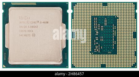 CPU Intel Core i5-4690 (Central Processing Unit) Mikrochip, isoliert auf weißem Hintergrund Stockfoto