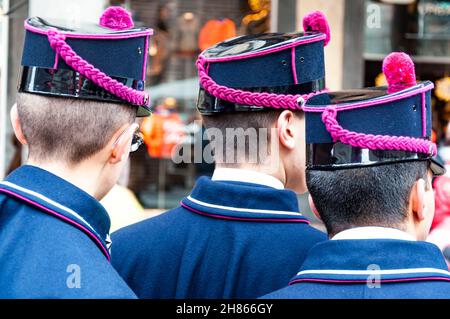 Die Schüler der Militärschule Teulie genießen einen Tag in Mailand. Stockfoto