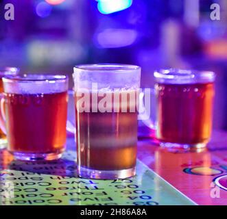 Traditioneller 7-Schicht-Tee und Rooibos-Tee aus Bangladesch. Stockfoto