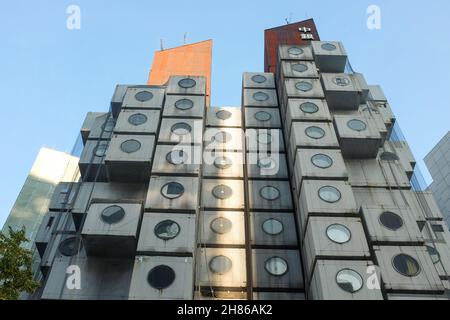 Der Nakagin Capsule Tower in Tokio, Japan. Stockfoto