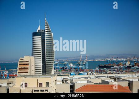 Israel, Haifa, Downtown, The Sail Tower Hochhaus Stockfoto