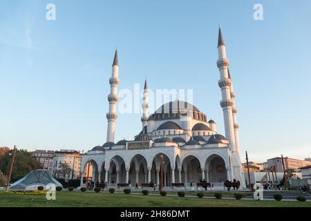 Ankara, Türkei, november 2021: Melike Hatun Moschee in Ankara Stockfoto