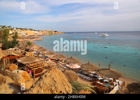 Kairo, Ägypten. 12th. November 2021. Foto zeigt einen Blick auf das Meer in der Urlaubsstadt Sharm el-Sheikh am Roten Meer, Ägypten, 12. November 2021. UM MIT "Feature: Chinese Firm will chinesische, ägyptische Baustandards für eine gemeinsame Entwicklung unter BRI integrieren" zu GEHEN.Quelle: Sui Xiankai/Xinhua/Alamy Live News Stockfoto