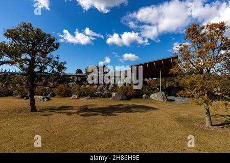 Hirosawa Museum ist ein privates Kunstmuseum in der Präfektur Ibaraki. Die Architektur wurde vom weltberühmten Architekten Kengo Kuma und dem japanischen gar entworfen Stockfoto