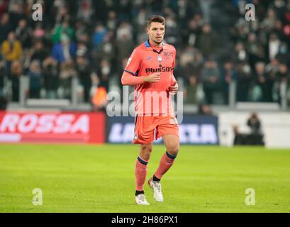 Berat Djimsiti von Atalanta Calcio während des Fußballspiels der italienischen Meisterschaft Serie A zwischen Juventus FC und Atalanta BC am 27. November 2021 im Allianz Stadium in Turin, Italien - Foto: Nderim Kaceli/DPPI/LiveMedia Stockfoto