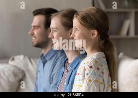 Profilansicht einer schönen Familie mit mehreren Generationen. Stockfoto