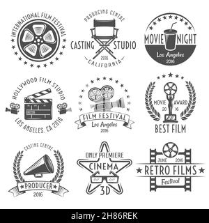 Movies schwarz weiße Embleme Set mit Rollen Stuhl Klapper Megaphon Award Projektor und Inschriften isoliert Vektor Illustration Stock Vektor