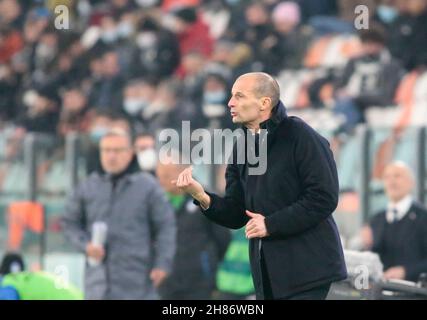 Trainer Massimiliano Allegri (FC Juventus) während des italienischen Meisterschaftsspiels Serie A zwischen dem FC Juventus und Atalanta BC am 27. November 2021 im Allianz-Stadion in Turin, Italien - Foto: Nderim Kaceli/DPPI/LiveMedia Stockfoto