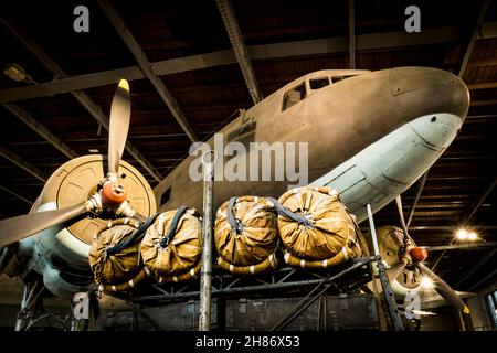 Sowjetische Lisunov Li-2 Flugzeuge (Douglas DC-3 Lizenz) - Polnisches Luftfahrtmuseum in Krakau. Polen Stockfoto