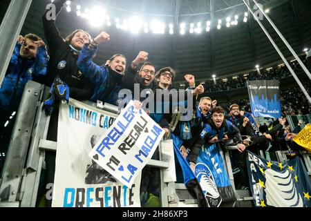 Atalanta Supporters während der italienischen Meisterschaft Serie A Fußballspiel zwischen Juventus FC und Atalanta BC am 27. November 2021 im Allianz Stadium in Turin, Italien - Foto: Nderim Kaceli/DPPI/LiveMedia Stockfoto