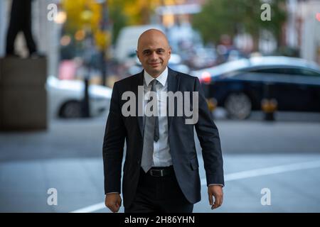 London, England, Großbritannien. 28th. November 2021. SAJID JAVID, der britische Staatssekretär für Gesundheit und Soziales, wird vor seinem Auftritt auf der Andrew Marr Show bei der BBC eintreffen. (Bild: © Tayfun Salci/ZUMA Press Wire) Stockfoto