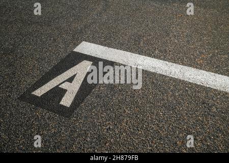 Buchstabe A, Vokal gemalt auf dem Straßenkonzept des Starts, Lernens Stockfoto