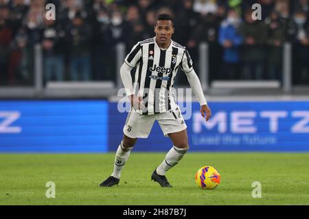 Turin, Italien, 27th. November 2021. Alex Sandro von Juventus während des Spiels der Serie A im Allianz Stadium, Turin. Bildnachweis sollte lauten: Jonathan Moscrop / Sportimage Stockfoto